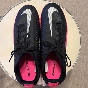 New Nike Phantom Soccer Cleats Men’s Size 7
